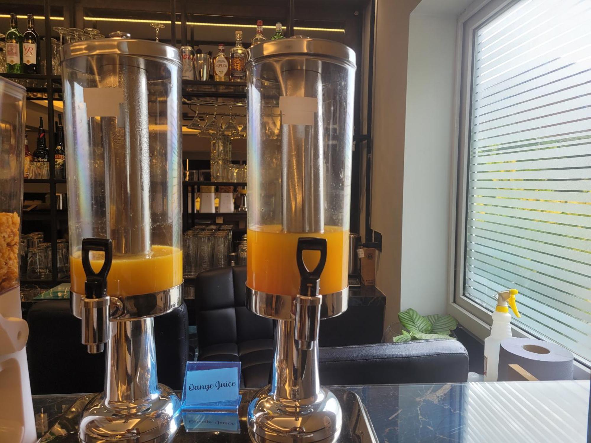 The Gatwick White House Hotel Хорли Экстерьер фото