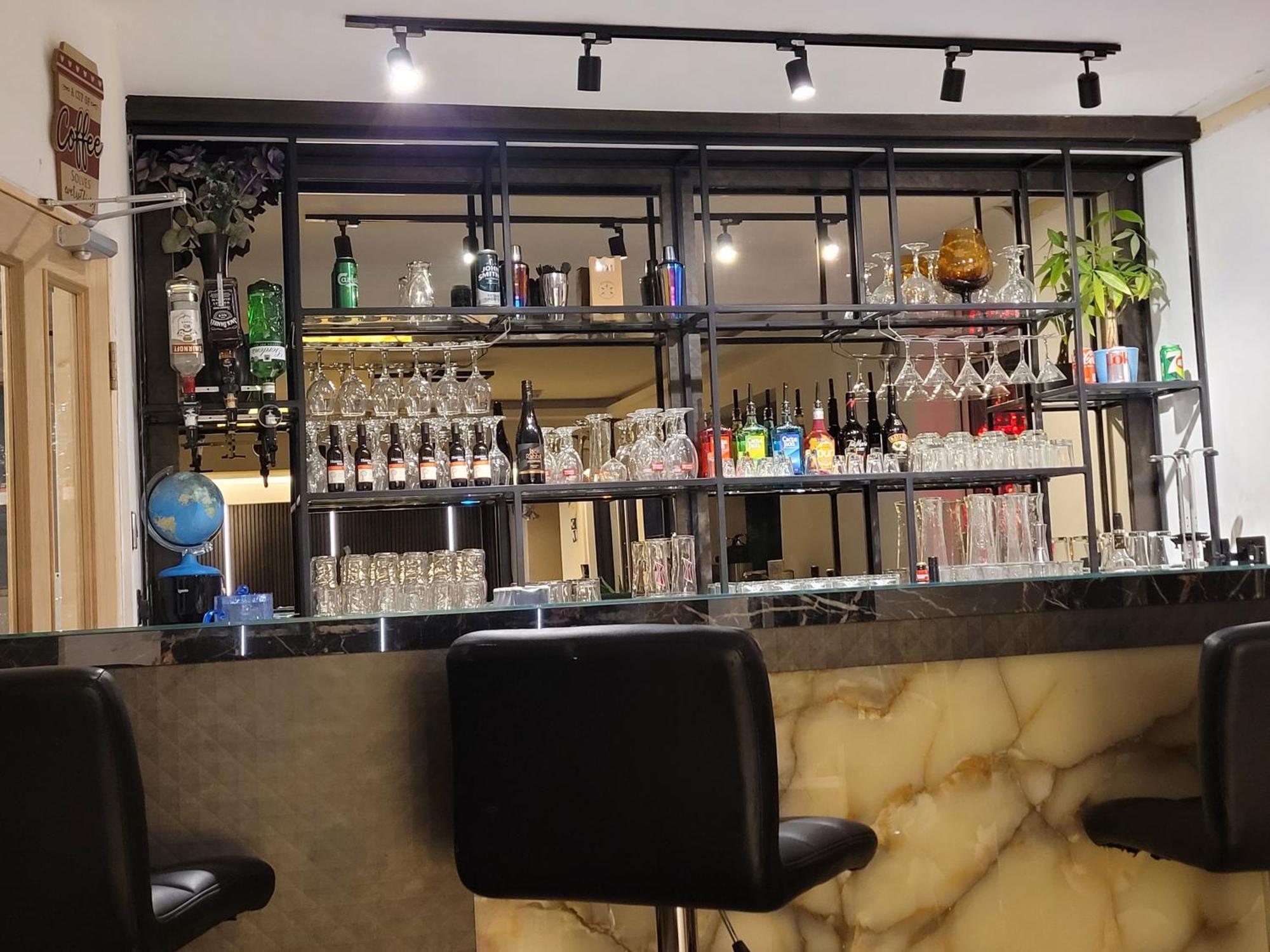 The Gatwick White House Hotel Хорли Экстерьер фото