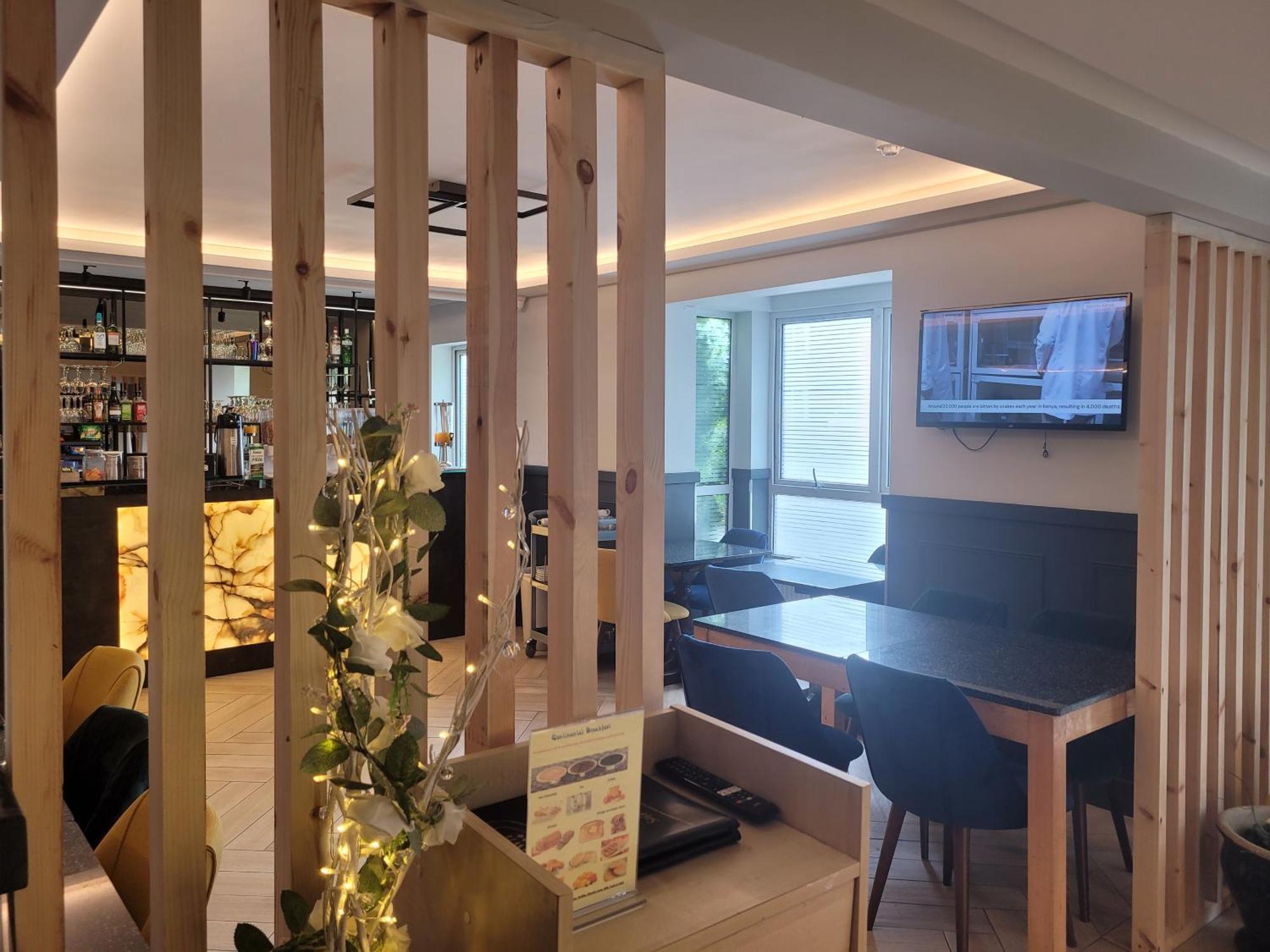 The Gatwick White House Hotel Хорли Экстерьер фото