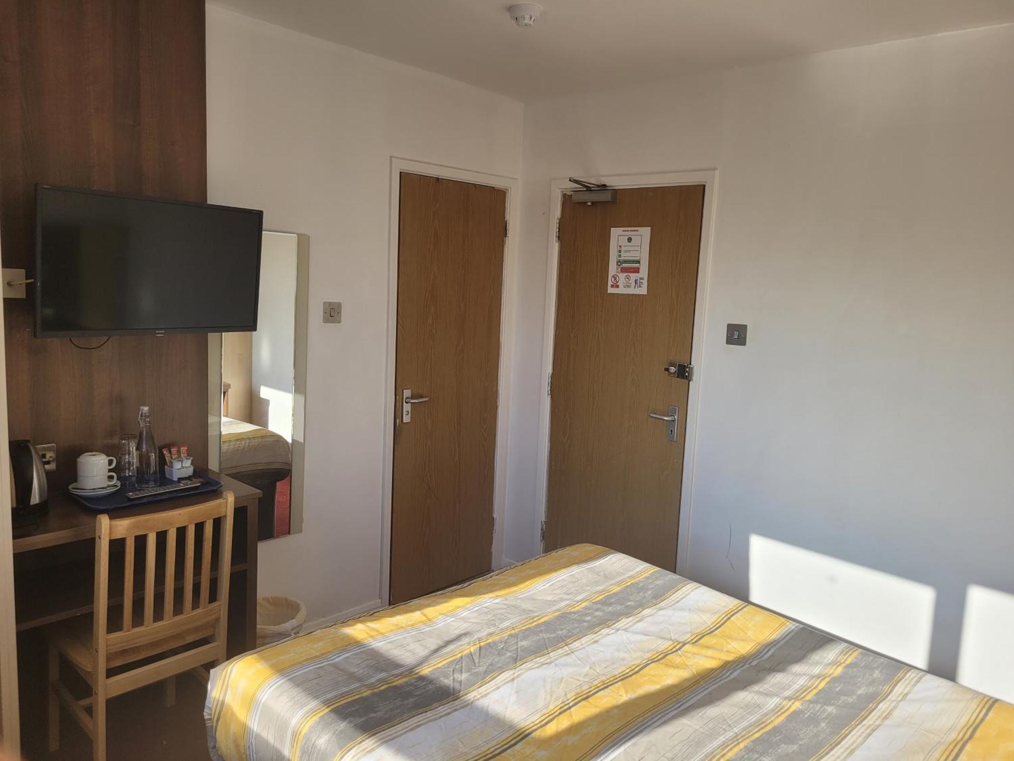 The Gatwick White House Hotel Хорли Экстерьер фото